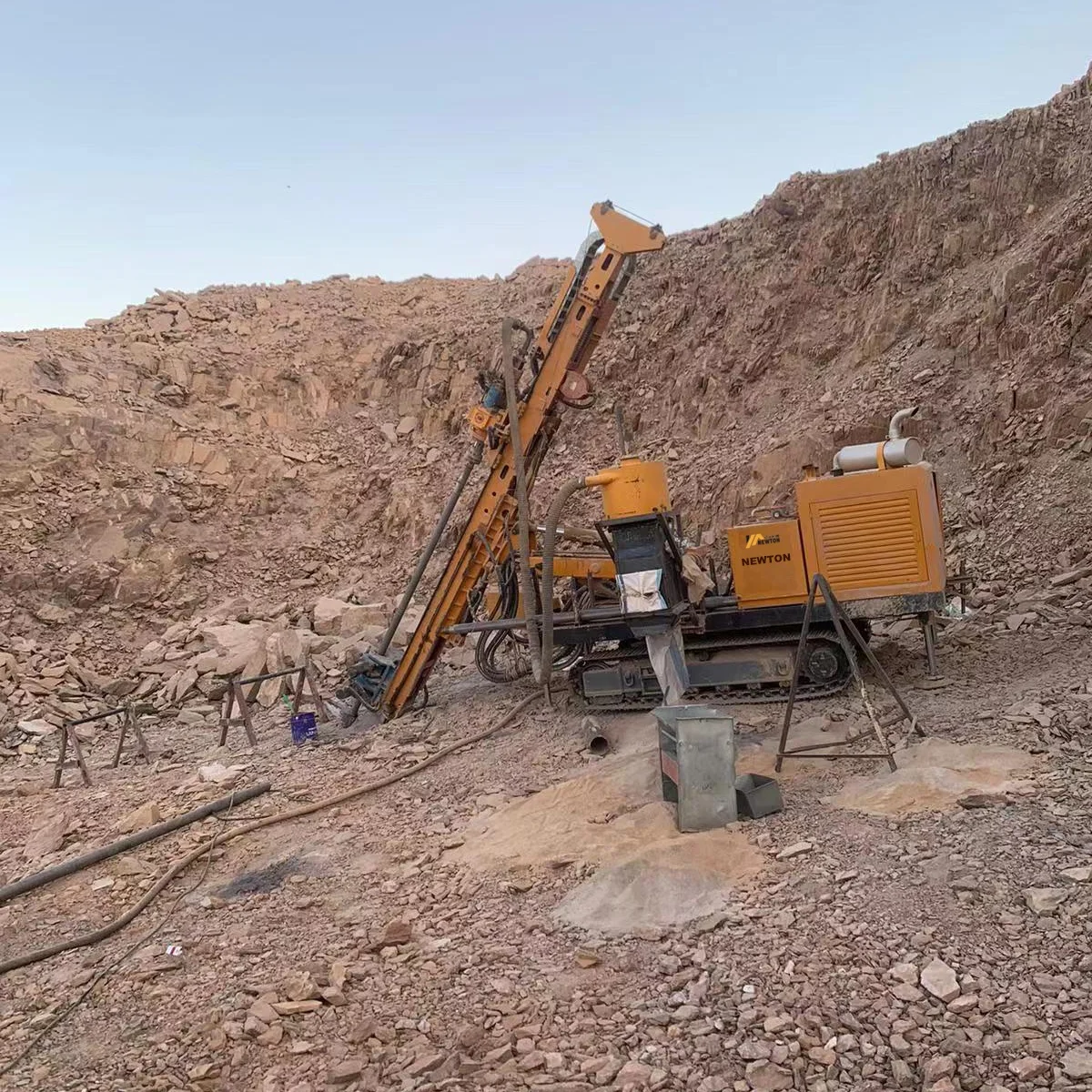 RC Crawler Drilling Machine Field Mountain Geological Exploration Core Drilling Rigs For Sale
