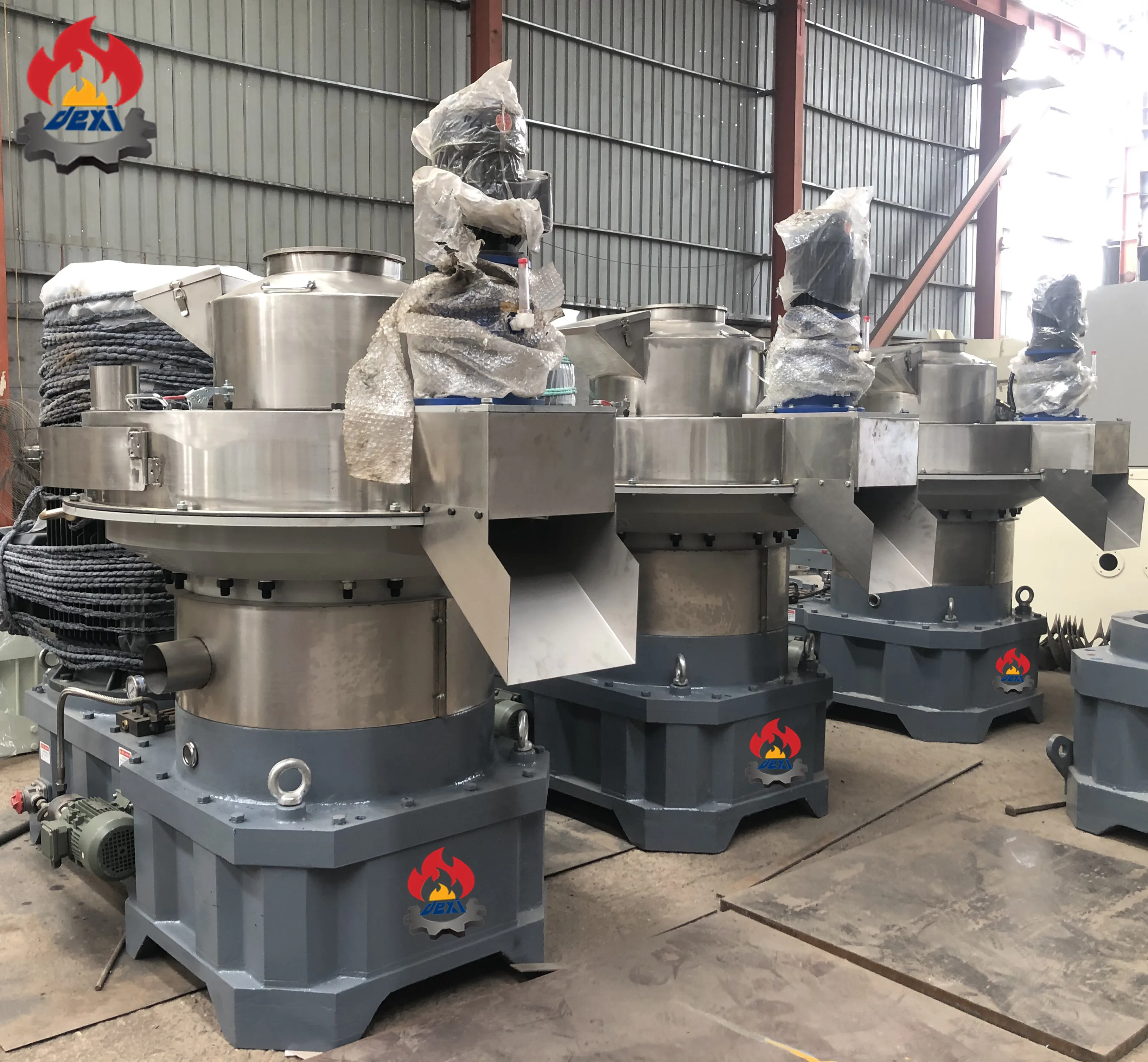 The factory sells 132kw 1.5t-2t/h 24-hour uninterrupted rice husk, ring mold, sawdust press mill