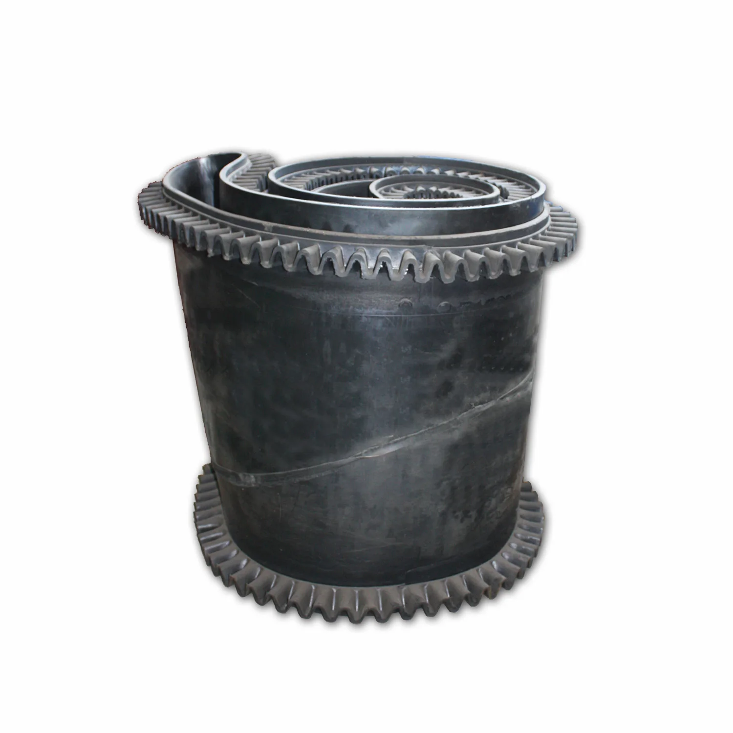 Steep angle corrugated sidewall rubber conveyor belt