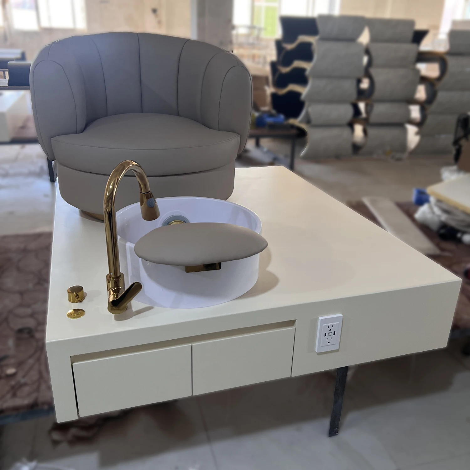 Bomacy Luxury High Quality American Style Comfortable White Manicure Pedicure Chair With Foot Spa Massage for Sale
