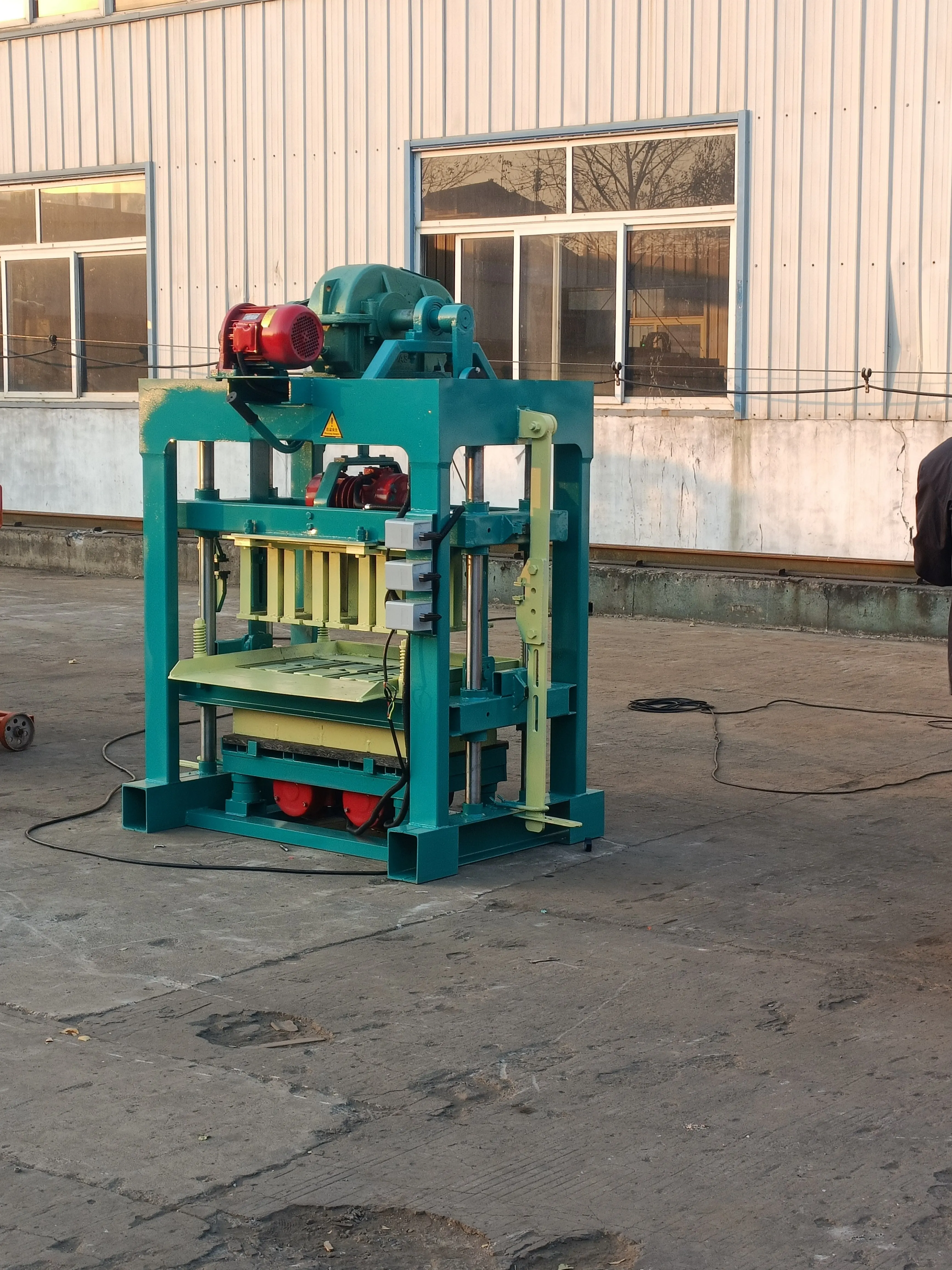 what can i do to earn money buy QTJ4-40 Find job for block making