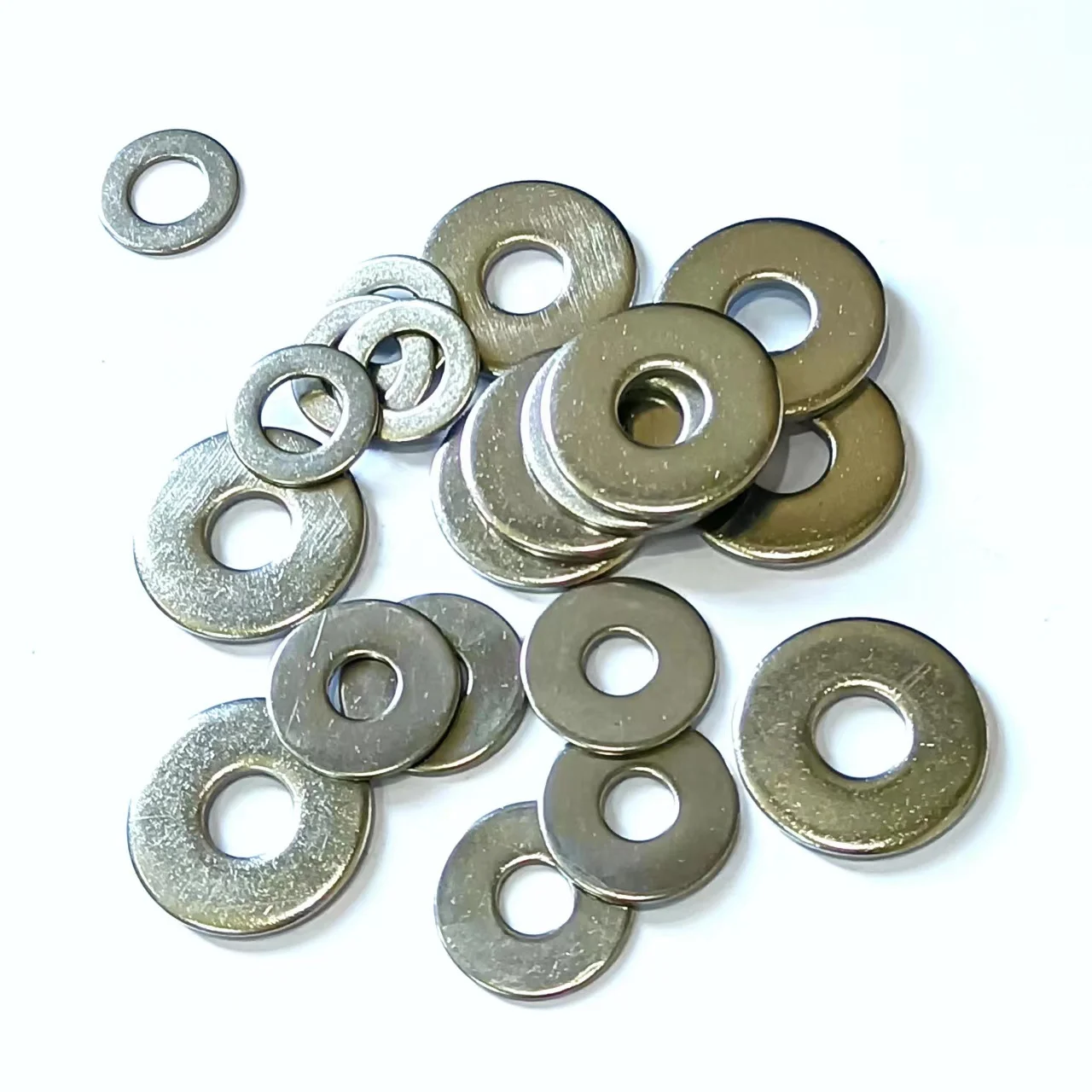 Reliable high quality different sizes low weight stainless steel 304/316 plain or silvery round circle ring DIN125 Flat washer