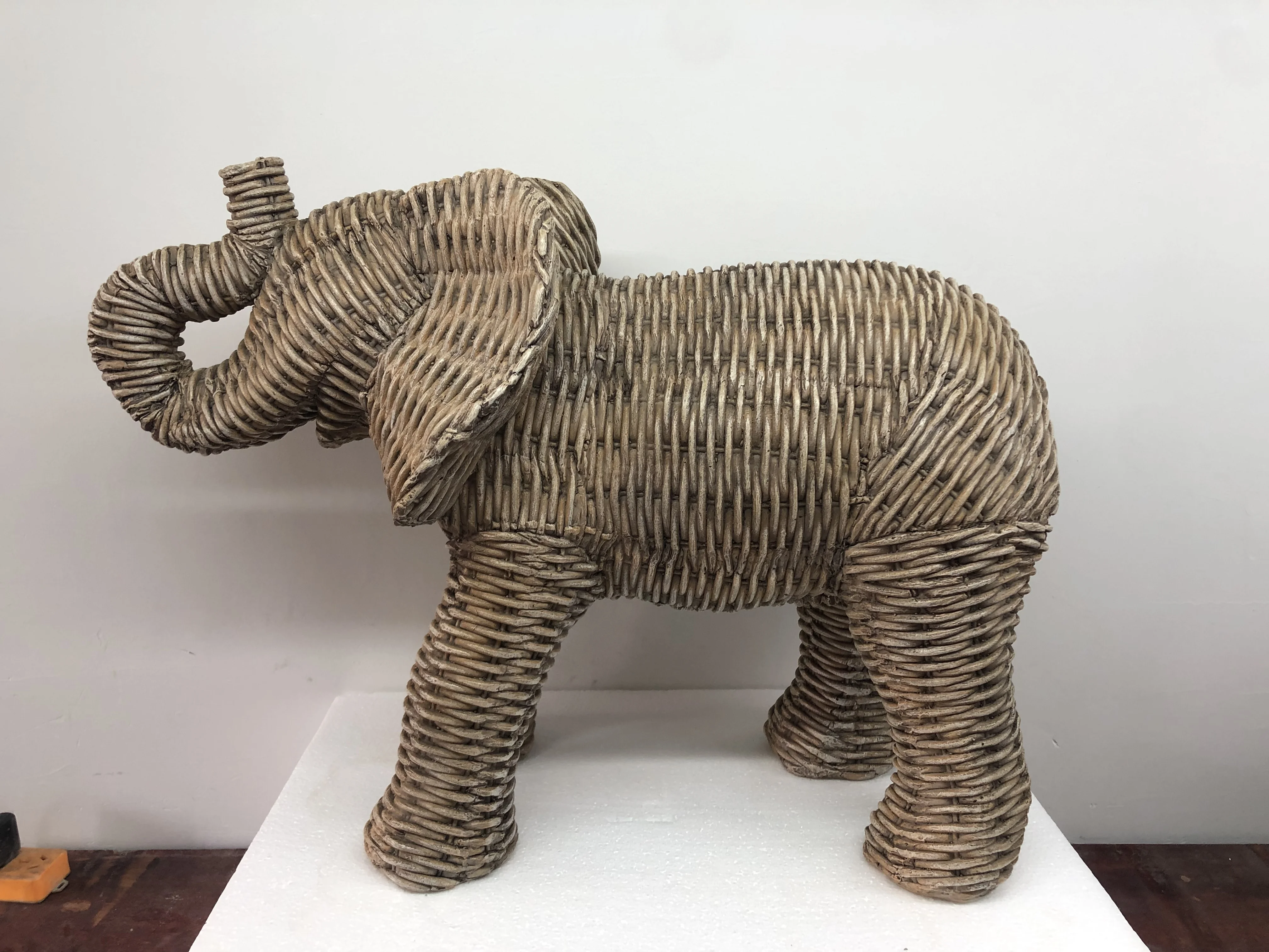 MGO Polystone Polyresin Resin Elephant Rattan Effect Rattan Finish for Home Deco Decoration Garden Deco