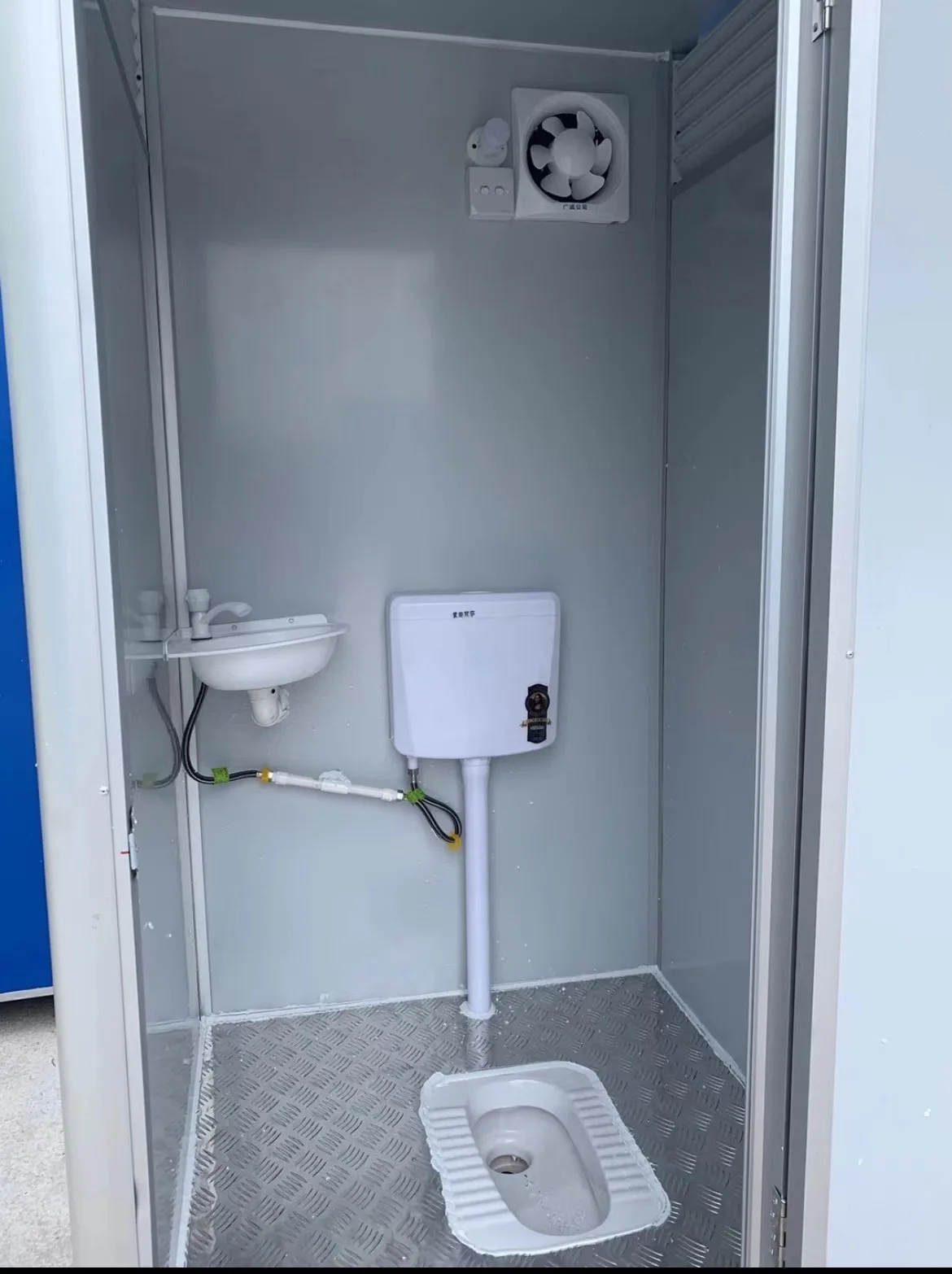 ZHYH Modern Design Outdoor Portable Toilet Easy Assembly Mobile Ready Pre-Made for Sale with Graphic Design Solutions