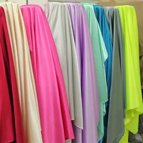 Раздавить блестящий полиэстер атласная ткань для платья женская одежда