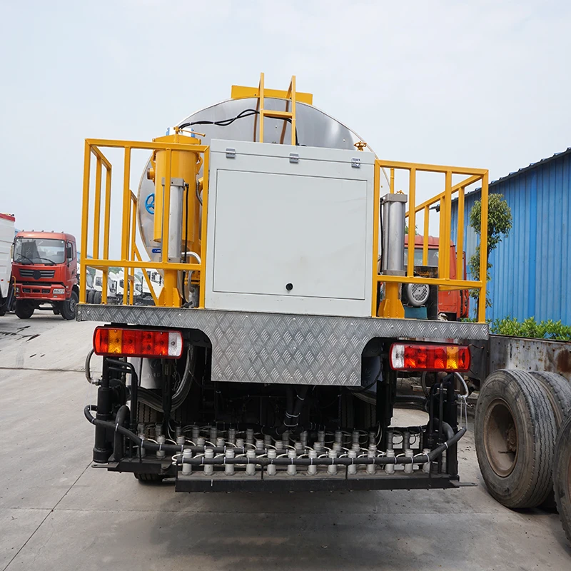 HOWO 6x4 RHD Asphalt Patching Truck Bitumen Sprayer Truck Asphalt Bitumen Tank Truck Bitumen Emulsion Sprayer Road Maintenance