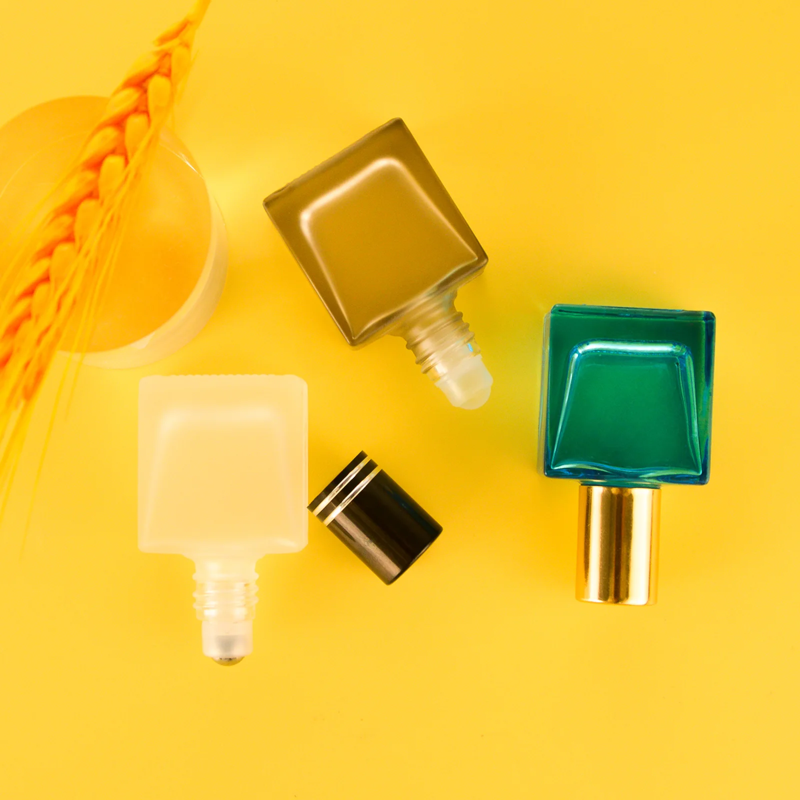 Wholesale Empty Rose Perfume Essential Oil Glass 8ml 10ml 15ml Golden Silver Black Glass Roll On Bottle With Metal Roller Ball