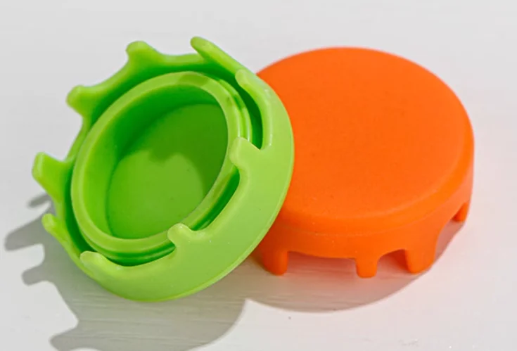 Wholesale 6ml Borosilicate Clear Glass Perfume Bottle Concentrate Container with Silicone Cap