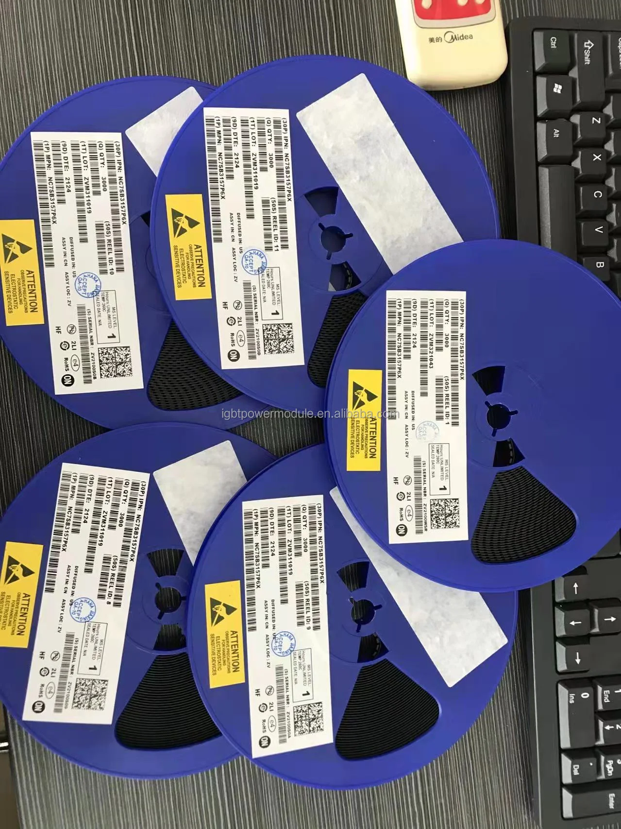 New Original Integrated Circuit Microcontroller MBRS540T3G 	Schottky Diodes  discrete semiconductor modules