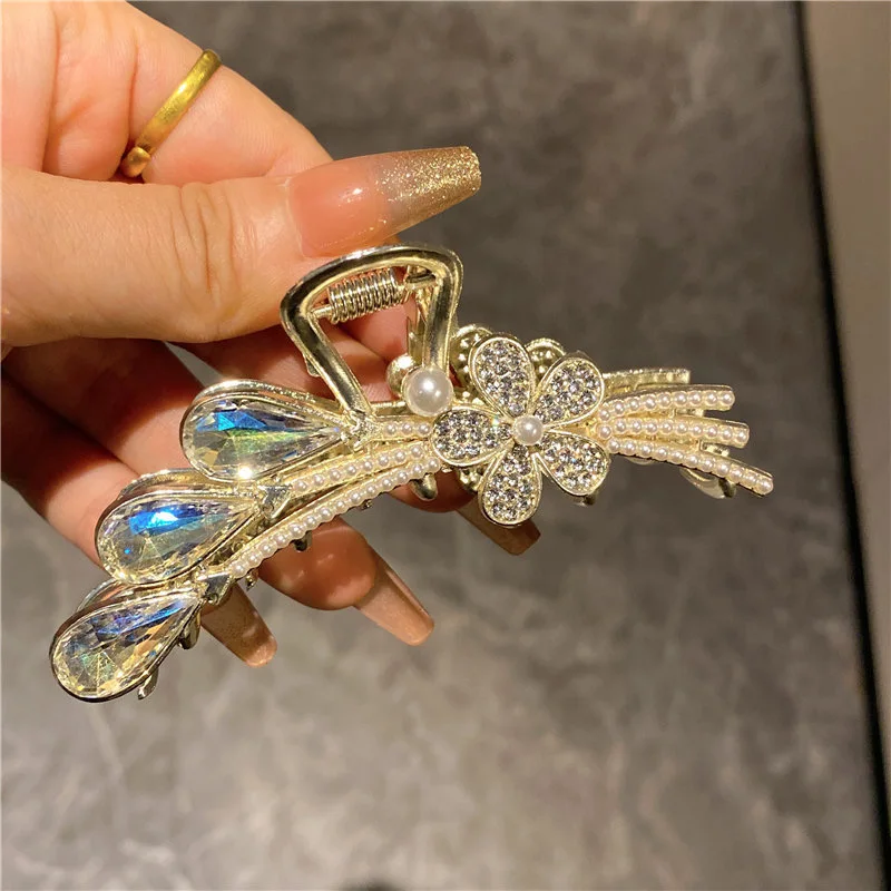 Fashion Shinny Crystal Flower Hair Clamp Exquisite Super Fairy Hair Barrettes Shark  Women Updo Back Head Hair Claws