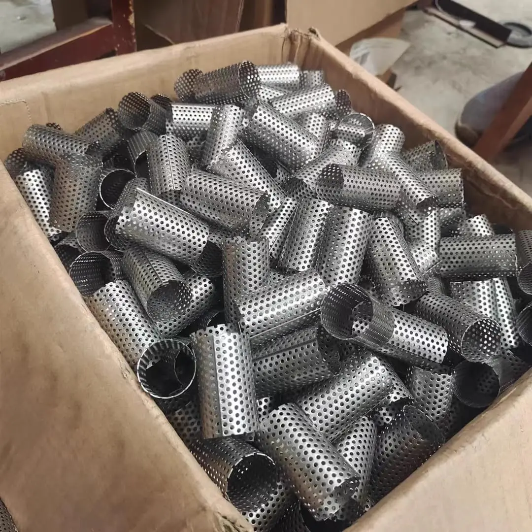 Customized Single or Double Layer Perforated Stainless Steel Filter Tubes/Cylinders/Pipes