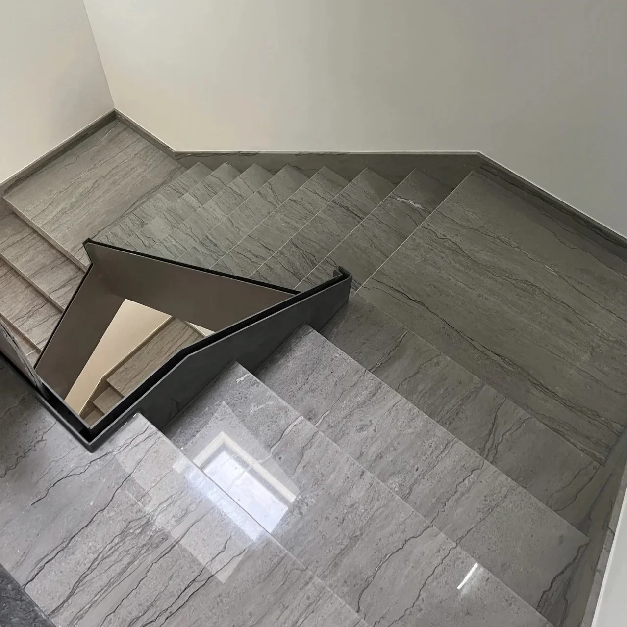 Manufacture  Double Layer Carbon Steel Railing Glass Guardrail Striped Natural Marble Staircase Step Steel Plate Staircase