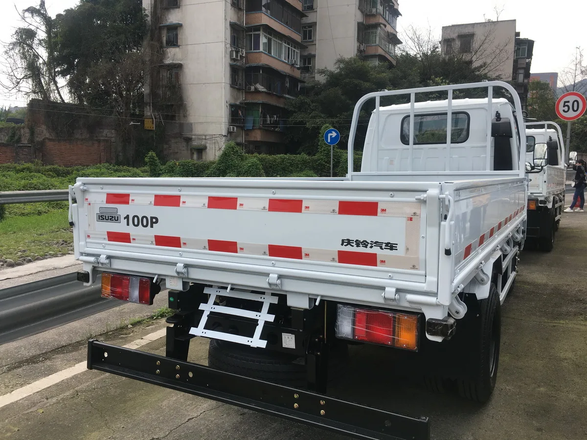 Грузовые автомобили 3 тонны Isuzu 100P NKR