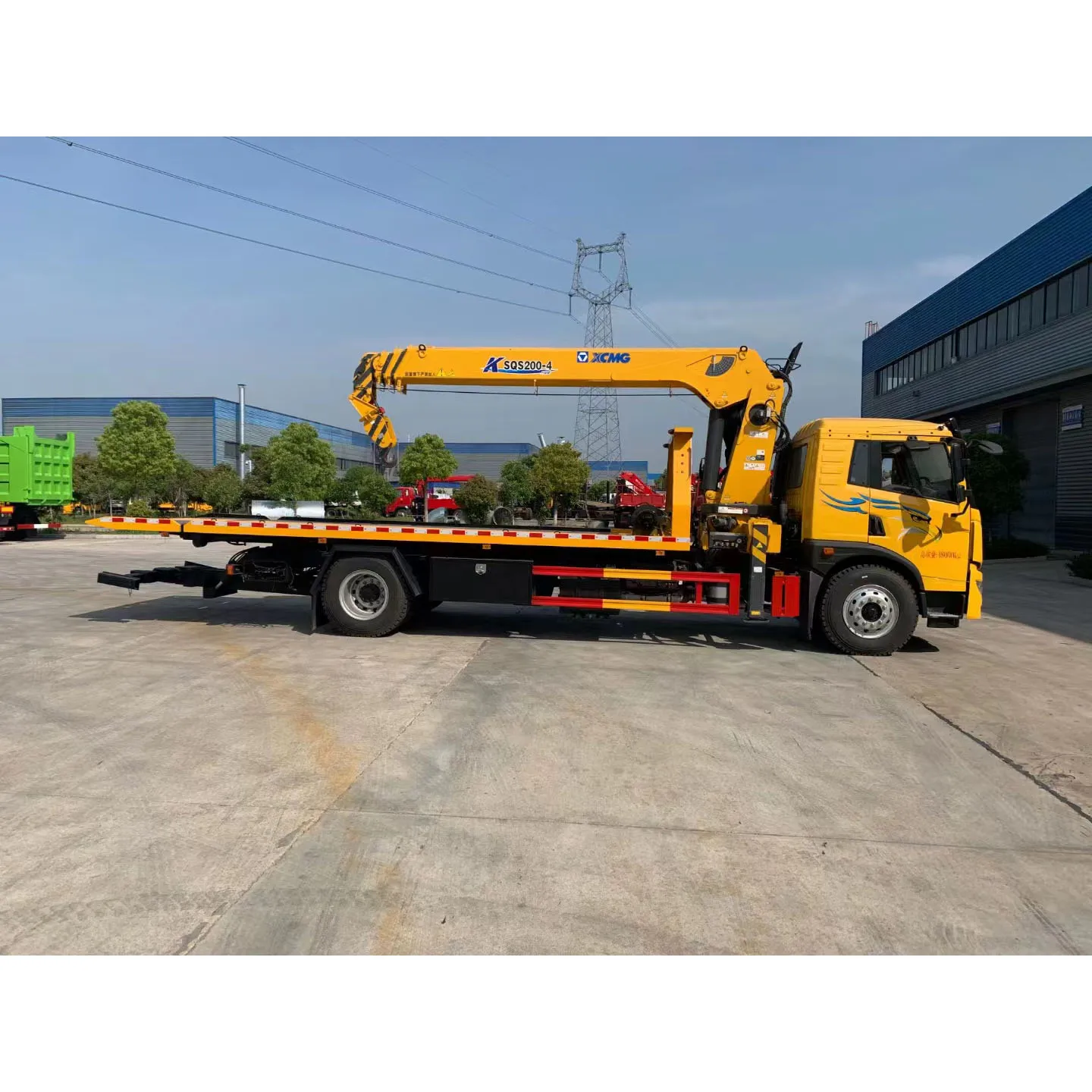Left Hand Drive FAW 4X2 Flatbed Tow Truck with Crane 8 Ton Folding Boom Crane Wrecker Tow Truck for Sale