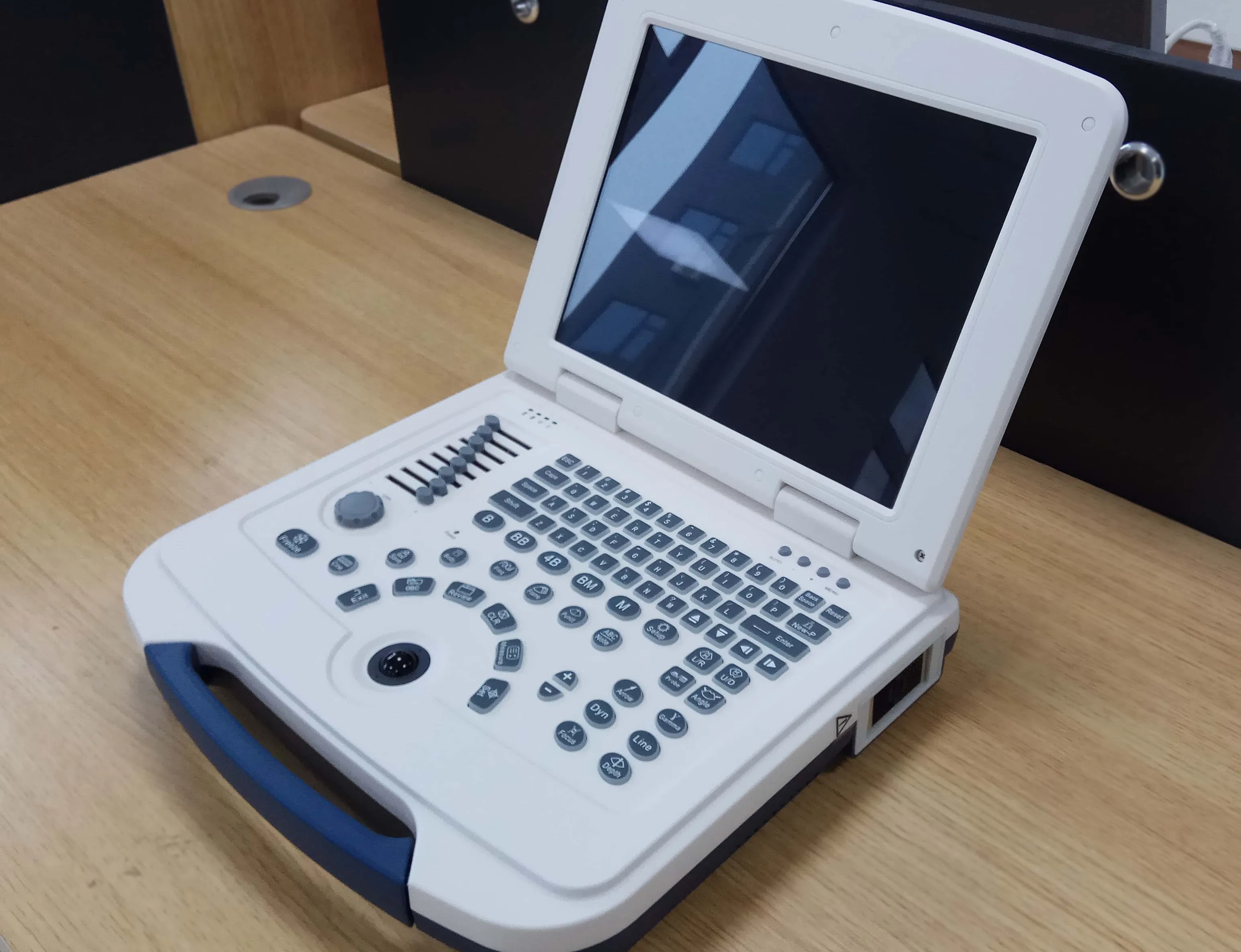 LTUB45 Portable Laptop 12 Inch Women Pregnancy Scanner Ultrasound Instruments B/W Digital Ultrasound Scanner