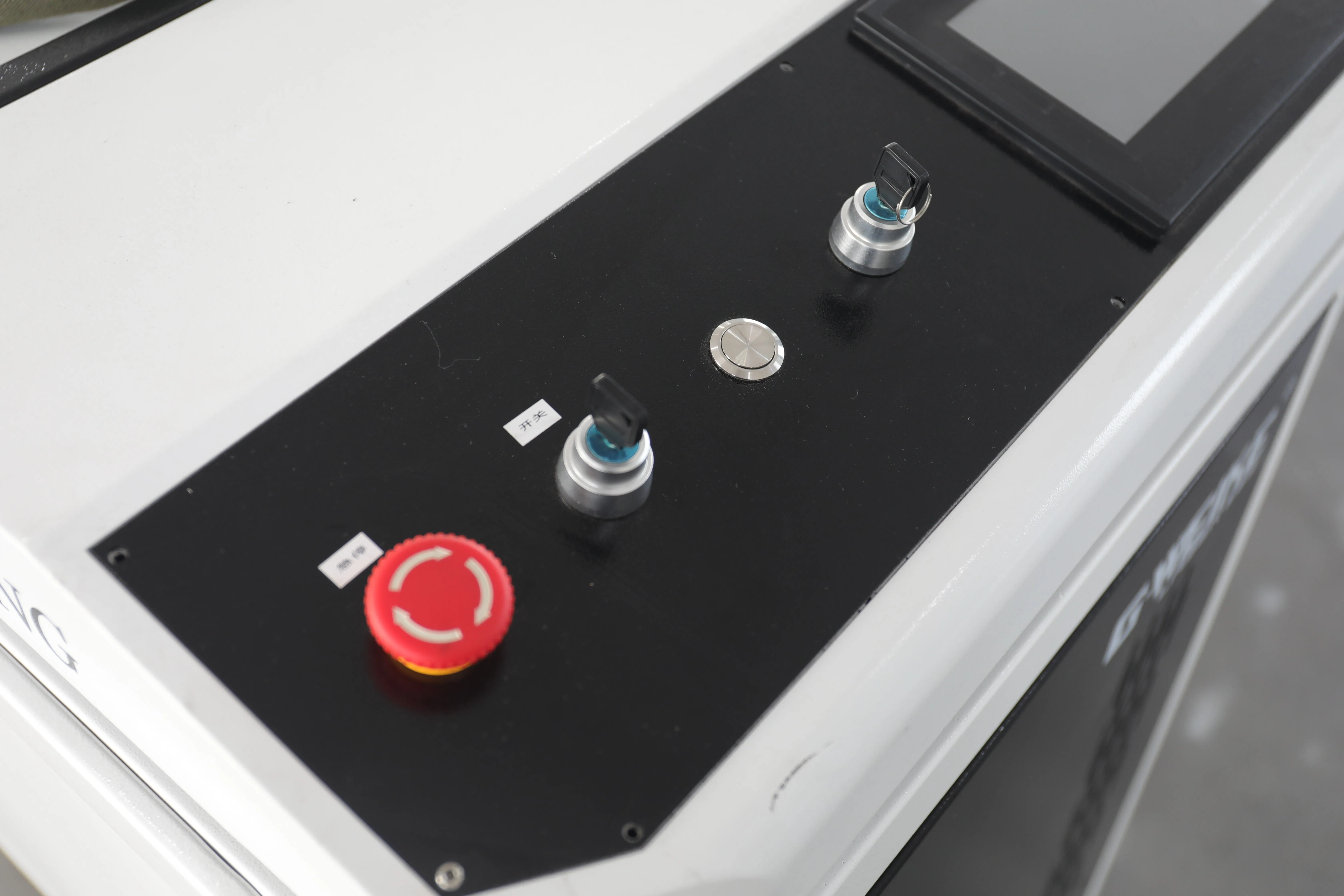 G.Weike LC-500 Portable Fiber Laser Cleaning Machine Rust Removal Cleaning Machine for Selective Paint Removal