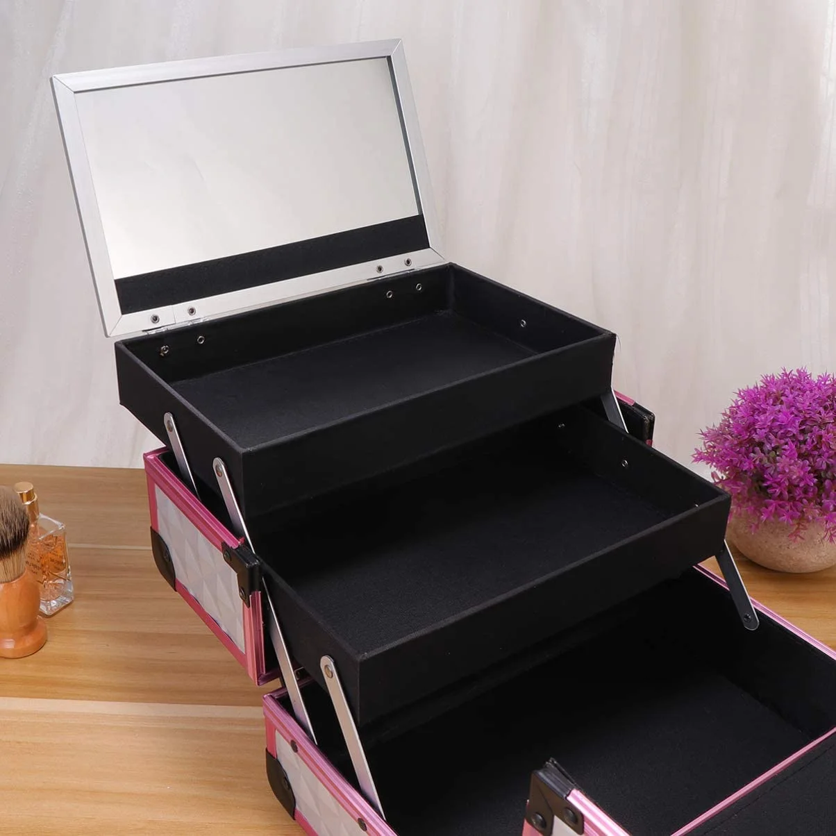 OEM Professional Portable Hard Train Makeup Case Aluminum Cosmetic Case Beauty Box