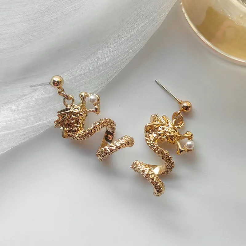 2022 Unique Designed 18K Solid Gold Pearl Natural Traditional Dragon Design Earrings Customized Jewelry for Women Girl for Gift