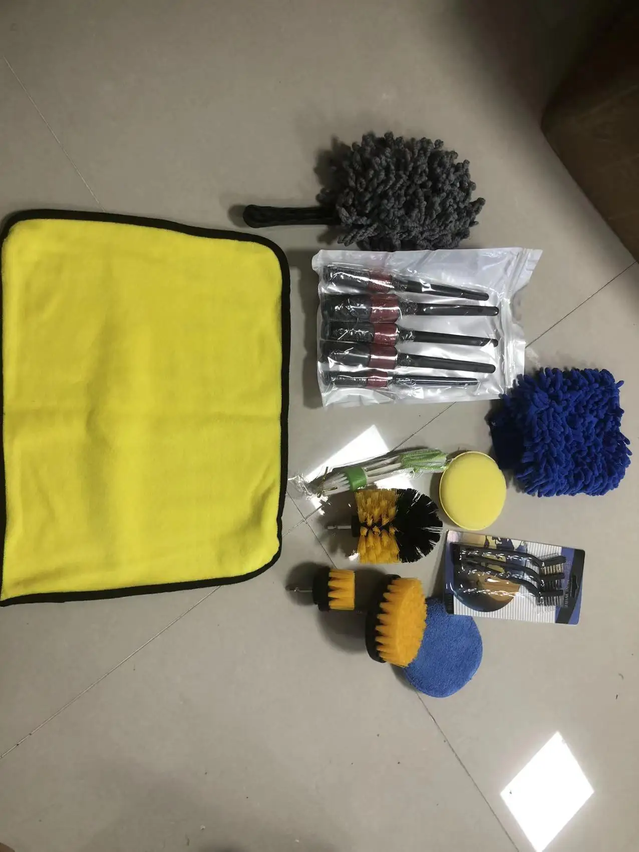 17Pcs Hot Sale Car Cleaning Tool Set Car Wheel Cleaner Wash Brush Supplies Kit