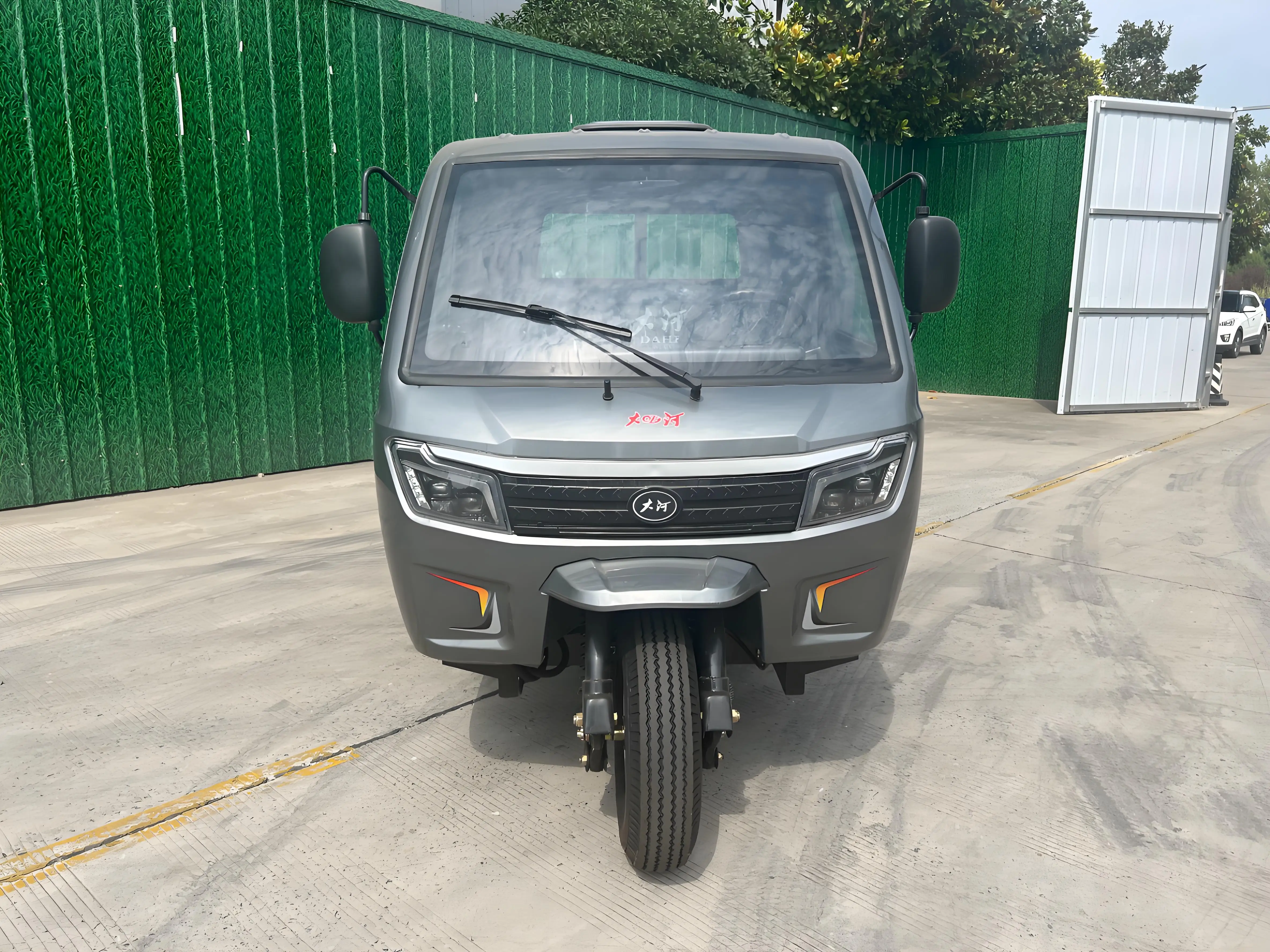 1000cc Gasoline Tricycle Luxury Cab Tricycle Heavy Load Cargo Freight Tricycle Motorcycle Dump With Big Carriage