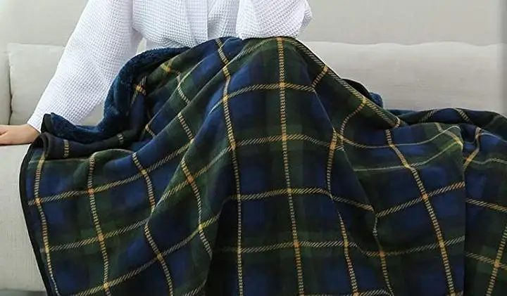 Printed Flannel Fleece White Shawl Wieghted Blanket Knit White Polyester Plush Sleeveless Blankets