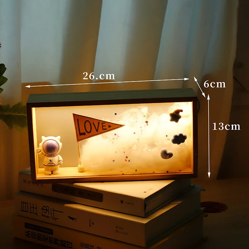 New Bedside Night Light Box Astronaut Small Decorative Night Light Holiday Gift USB Plug-In Atmosphere Night Light