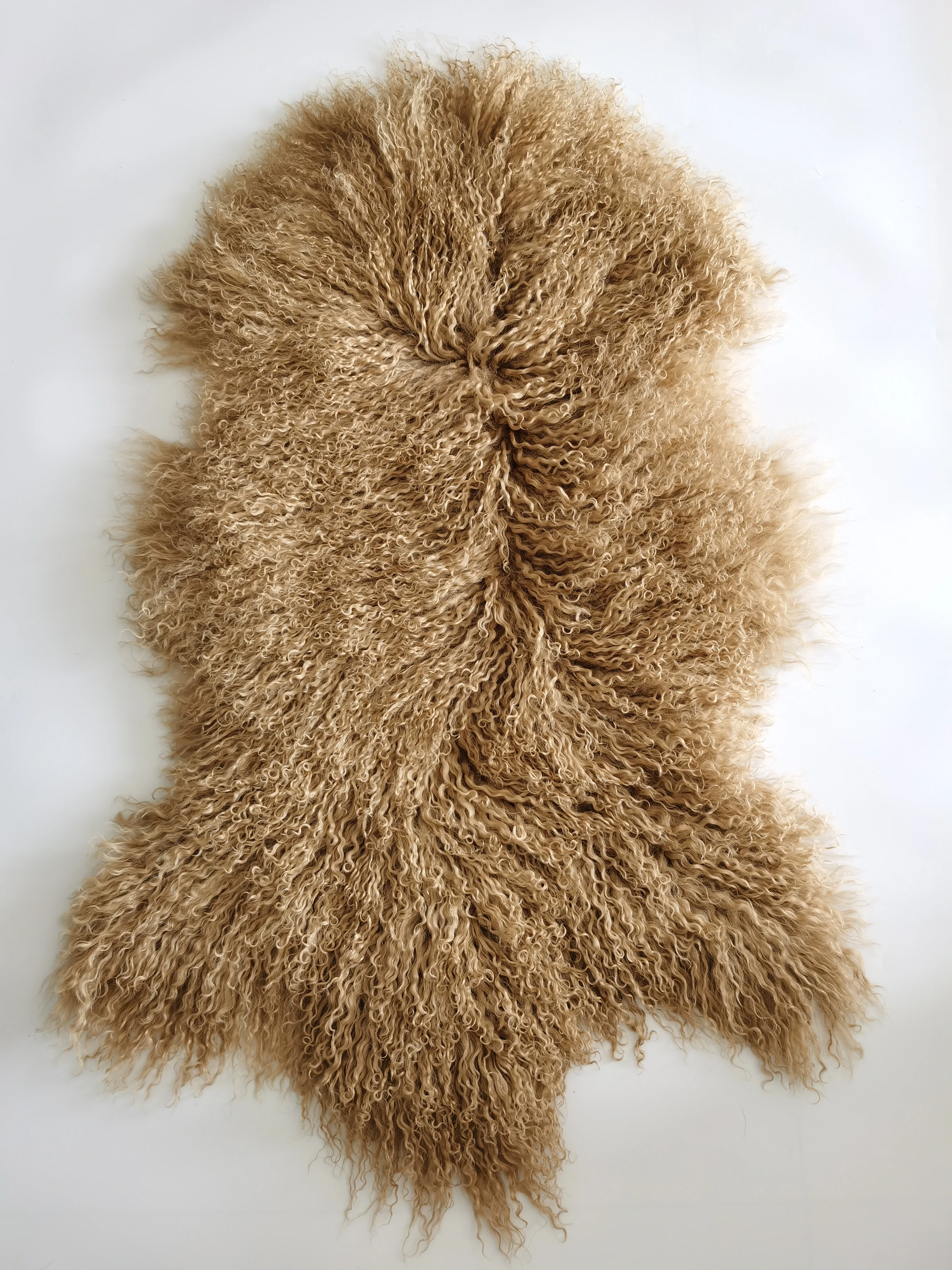 High Quality Dressed Tibetan Lambskin Fur Hide Long Curly Hair Mongolian Sheep Skin Fur Plate Wool Throw Fluffy Bed Throw