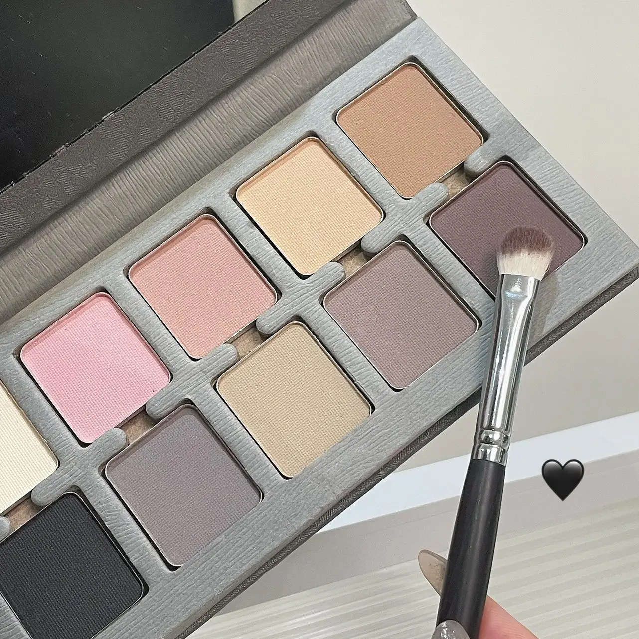 Multi-use Ten Colors Eyeshadow Palette Matte Brightening Smooth Texture Earth Tones Daily Makeup Eyeshadow Palette