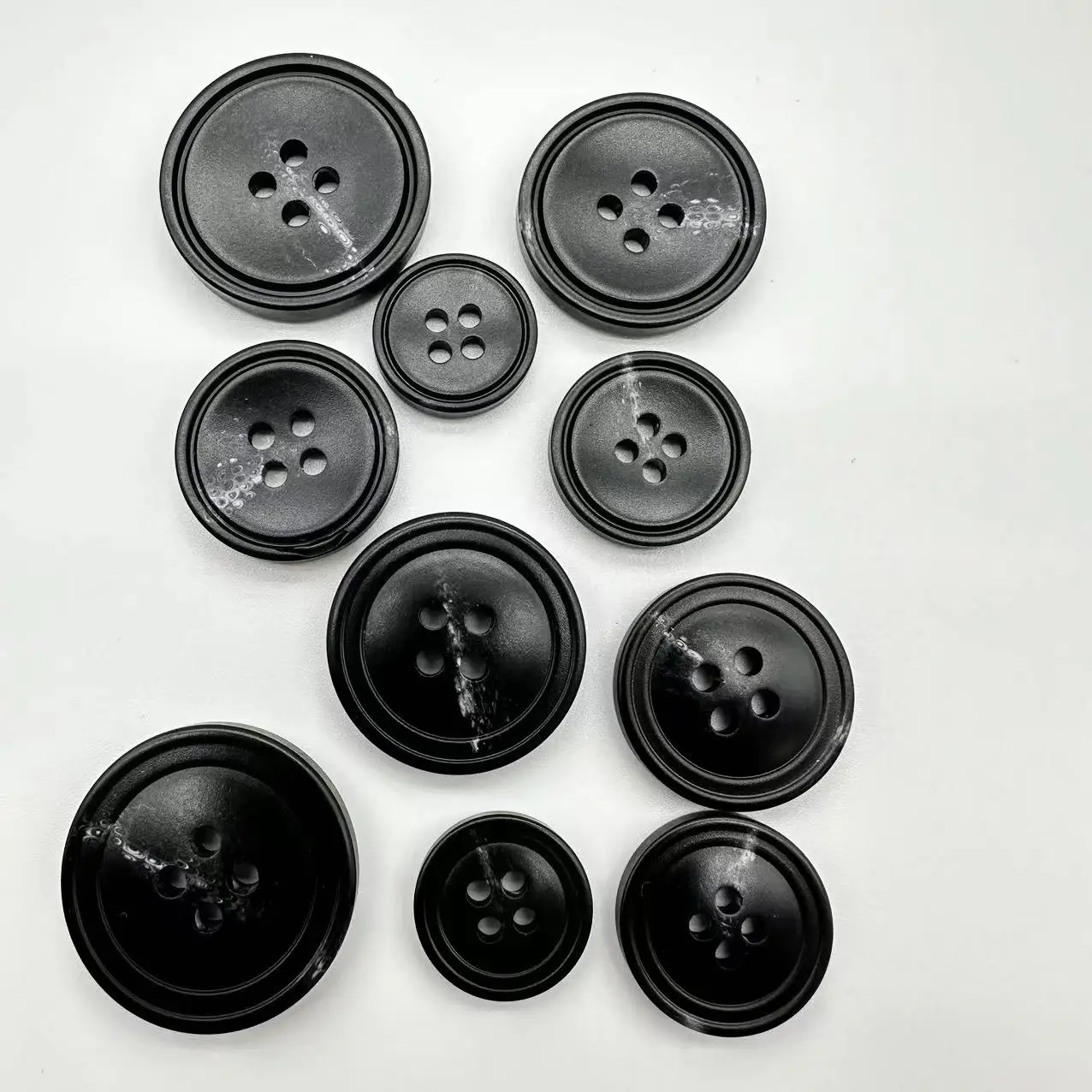 Hot Saling Resin Plastic Buttons 4 holes Round Button for Craft Sewing Clothing Coat T-Shirt DIY Accessory