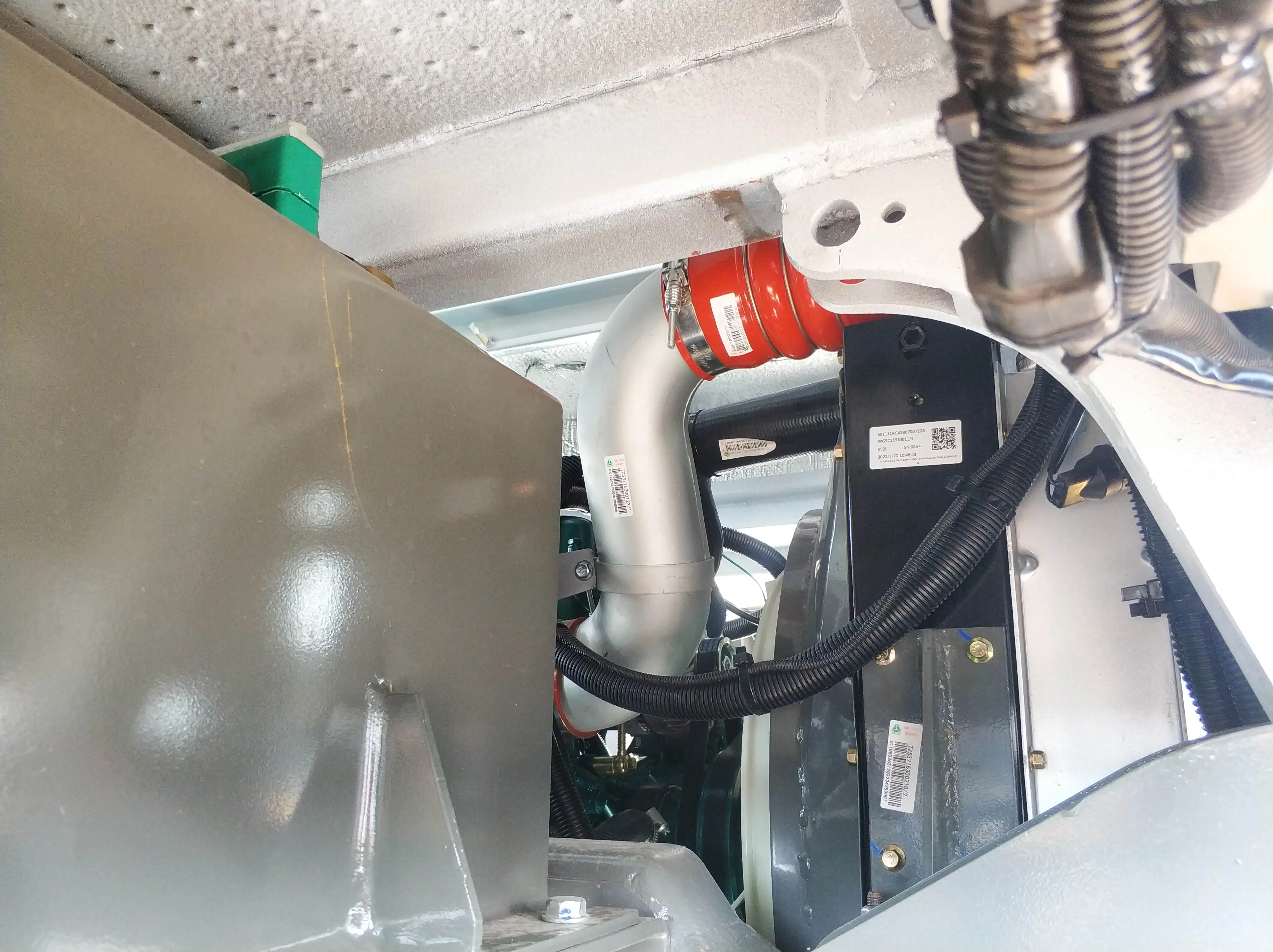 HOVA Port Wharf Tractor Parts Intercooler outlet pipe TZ53715300123 for Sinotruk(CNHTC) truck parts