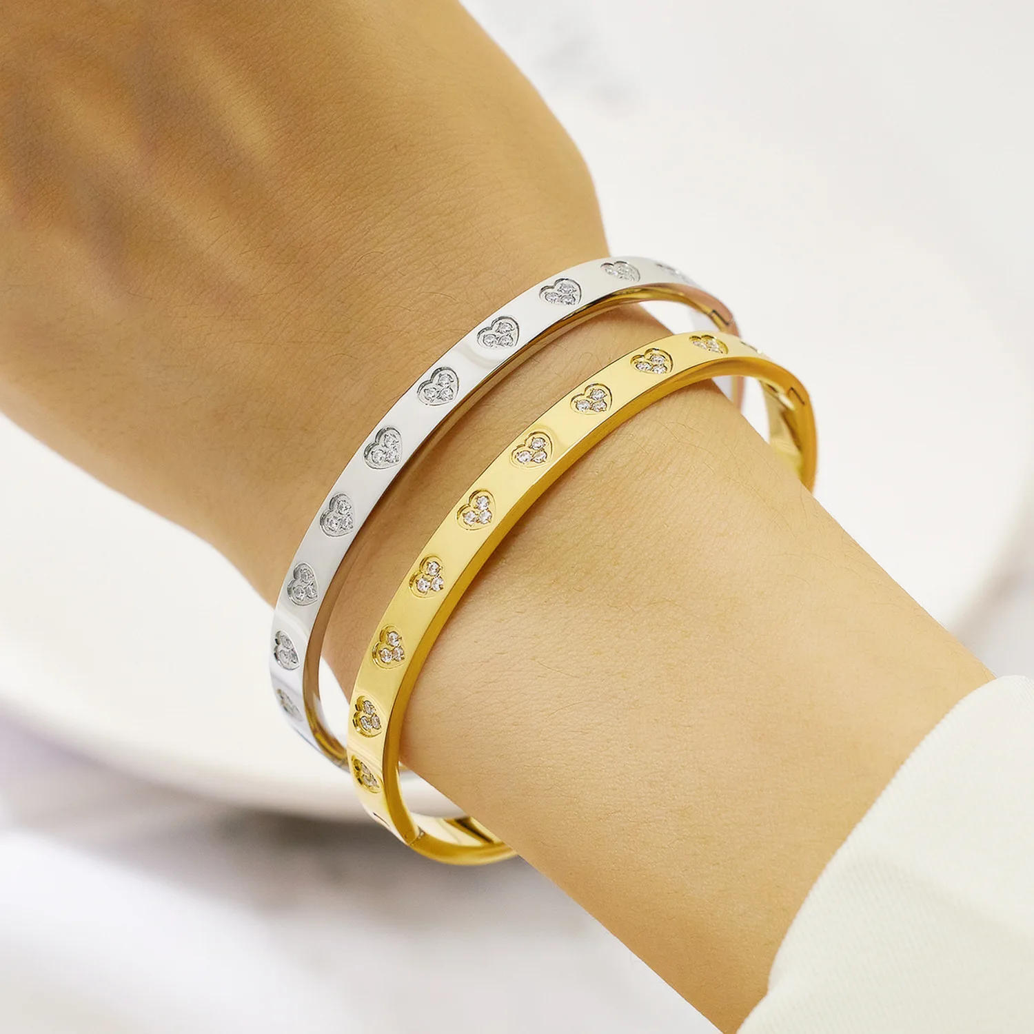 Luxury New Design Zircon Non Tarnish 18k Gold Plated Stainless Steel Cuff Waterproof Fashion Jewelry Bracelets Bangle