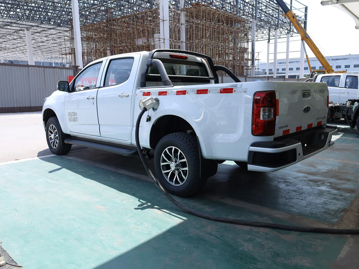 2024 new Chinese electric Qingling Motors brand new pickup trucks 3.0T  brand mini electric cargo truck pickups for sale
