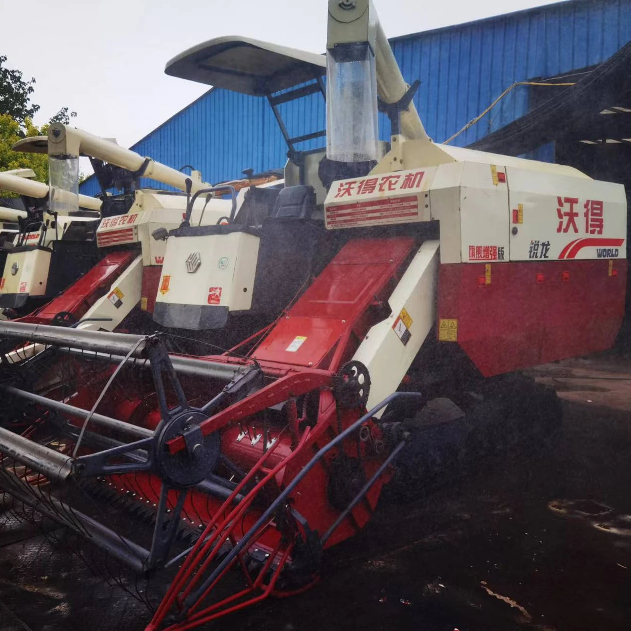 chassis heightened World 105 HP  harvester