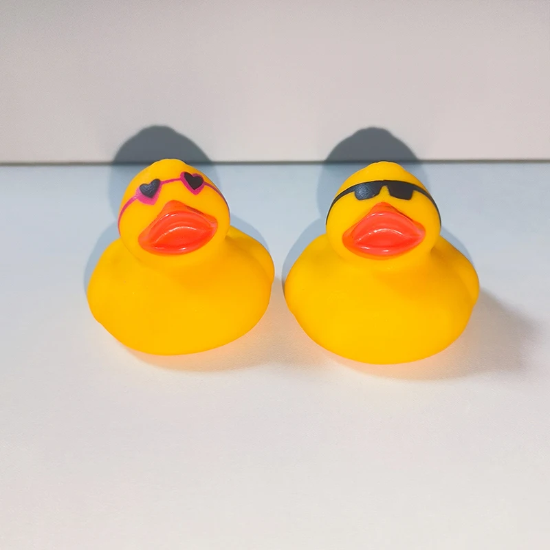 Wholesale Eco-friendly Vinyl yellow Children Bath Toys rubber Little duck with sunglasses
