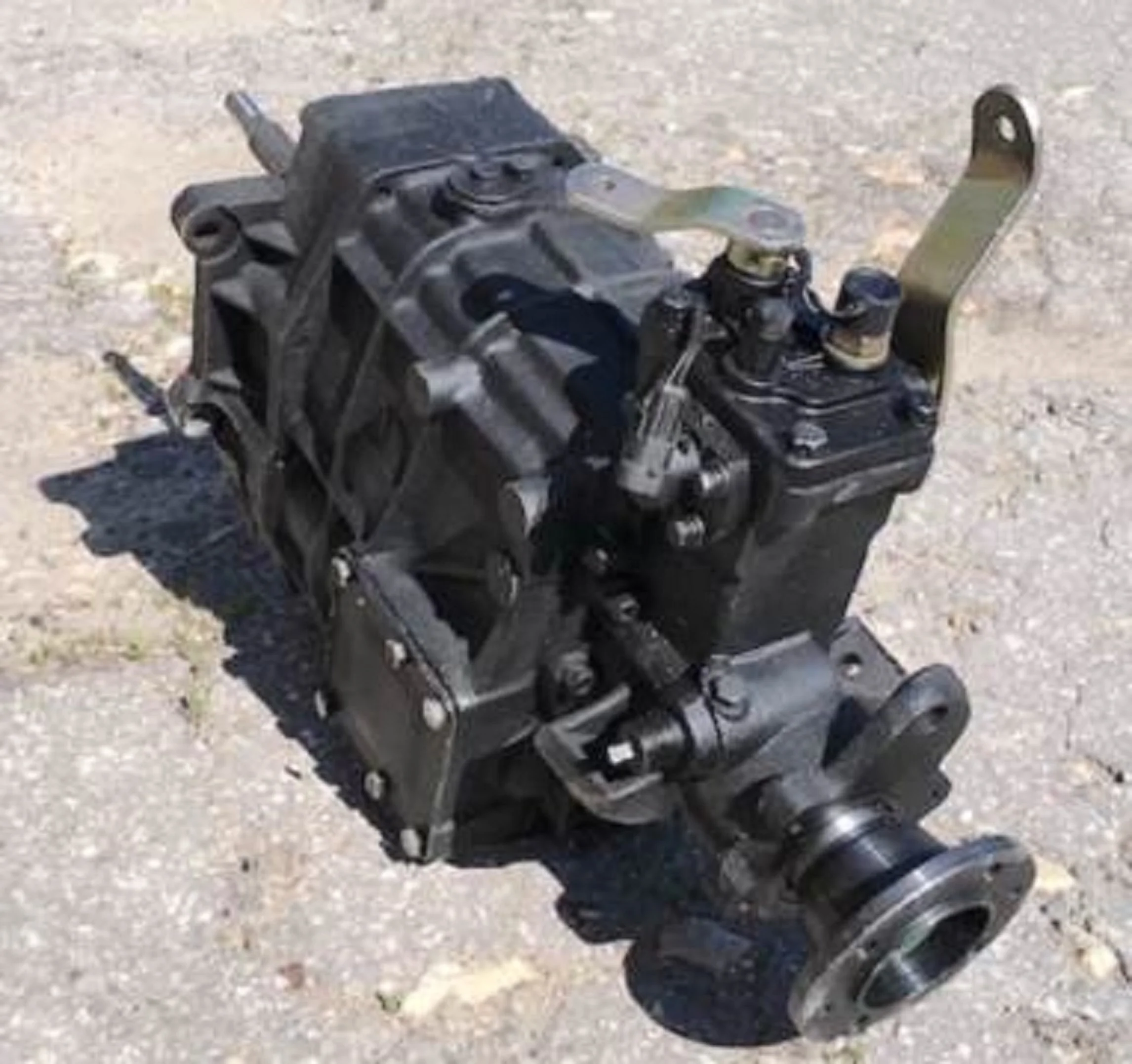 High Quality Factory Price YUEJIN NJ1020 Truck Spare Parts Gearbox 17H30--N600171711--130405111