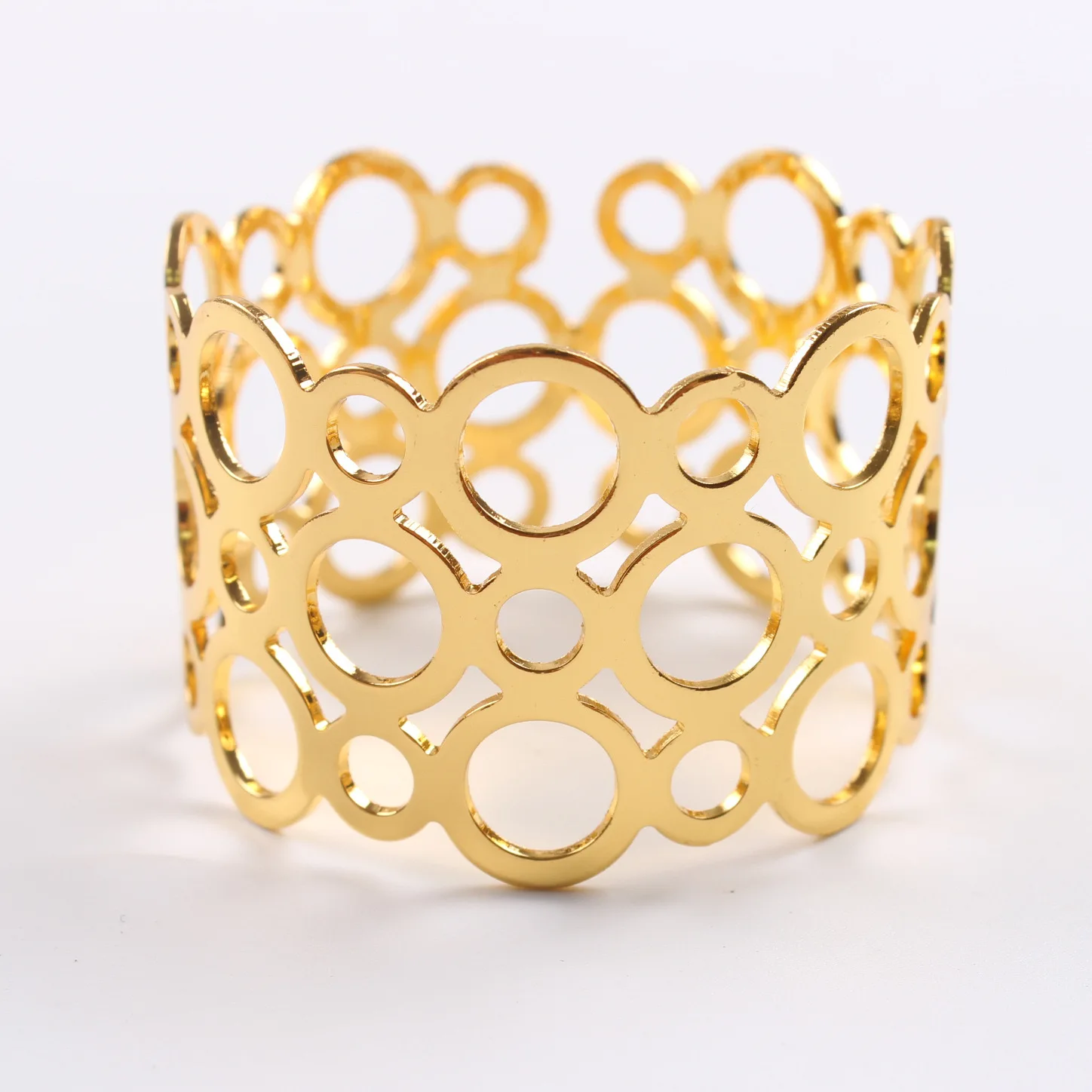 Wholesale metal round shape cheap napkin ring for wedding favors, hollow flower round napkin ring