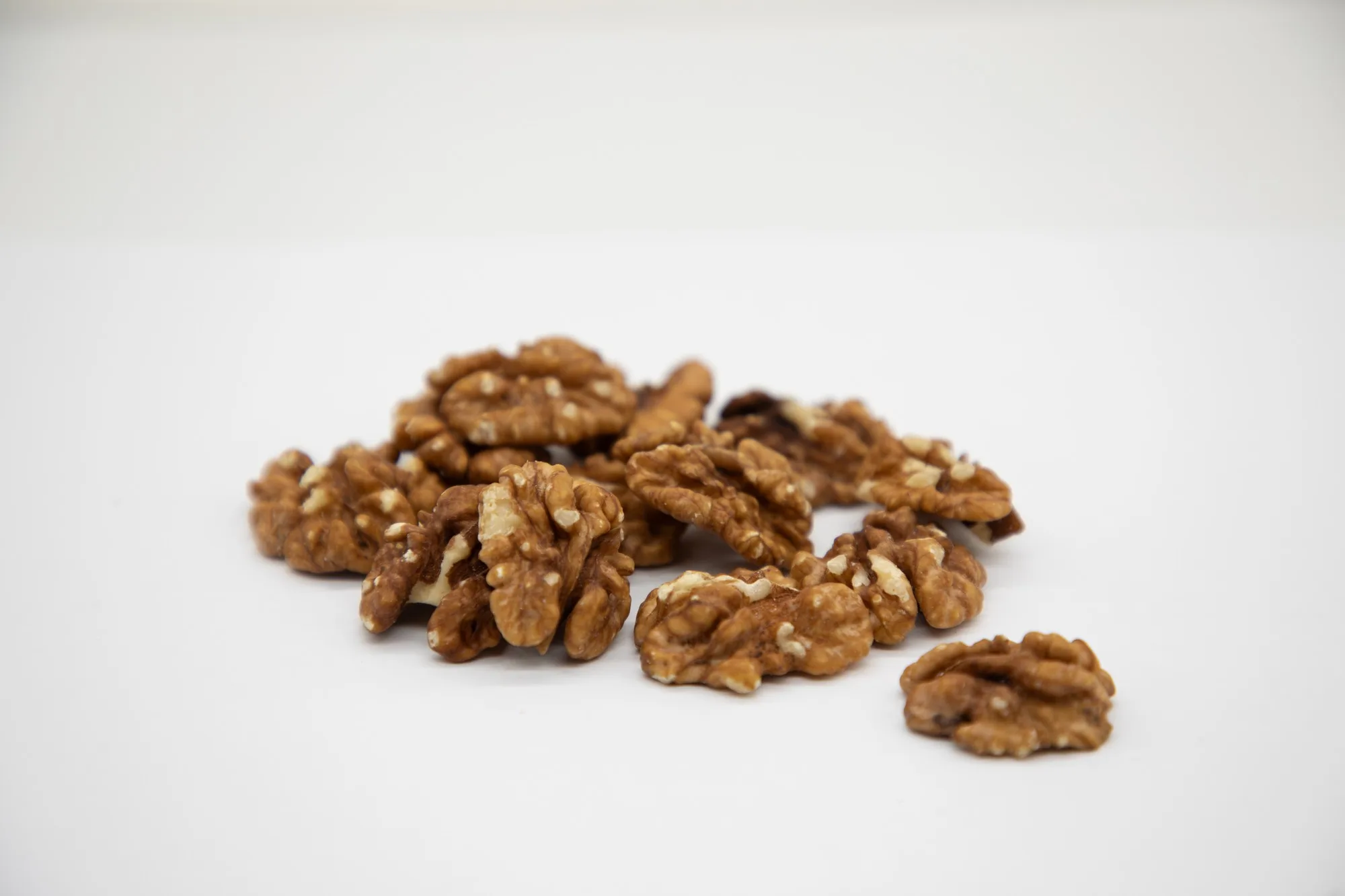 Healthy snack top grade organic walnut kernels peeled walnuts nuts in bulk from Uzbekistan manufacturer