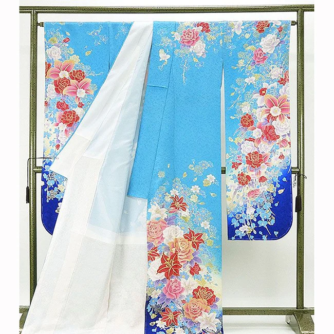 Длинное шелковое кимоно с вышивкой ручной работы