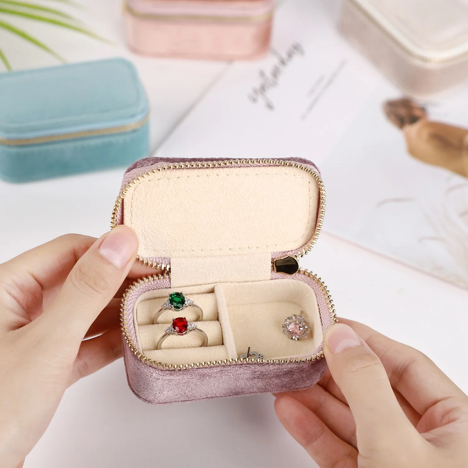 A1 Mini Custom Logo Travel  Portable Ring Zipper  Jewellery Packaging Velvet Necklace Box Velvet jewelry organizer