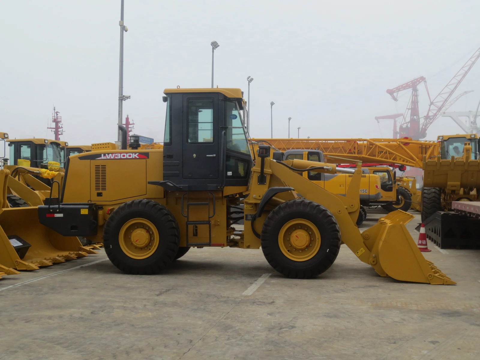 Lonking SEM Hyundai Loader 2ton 3ton 5ton loader CDM833 2cbm Wheel Loader with Wood Claw grapple