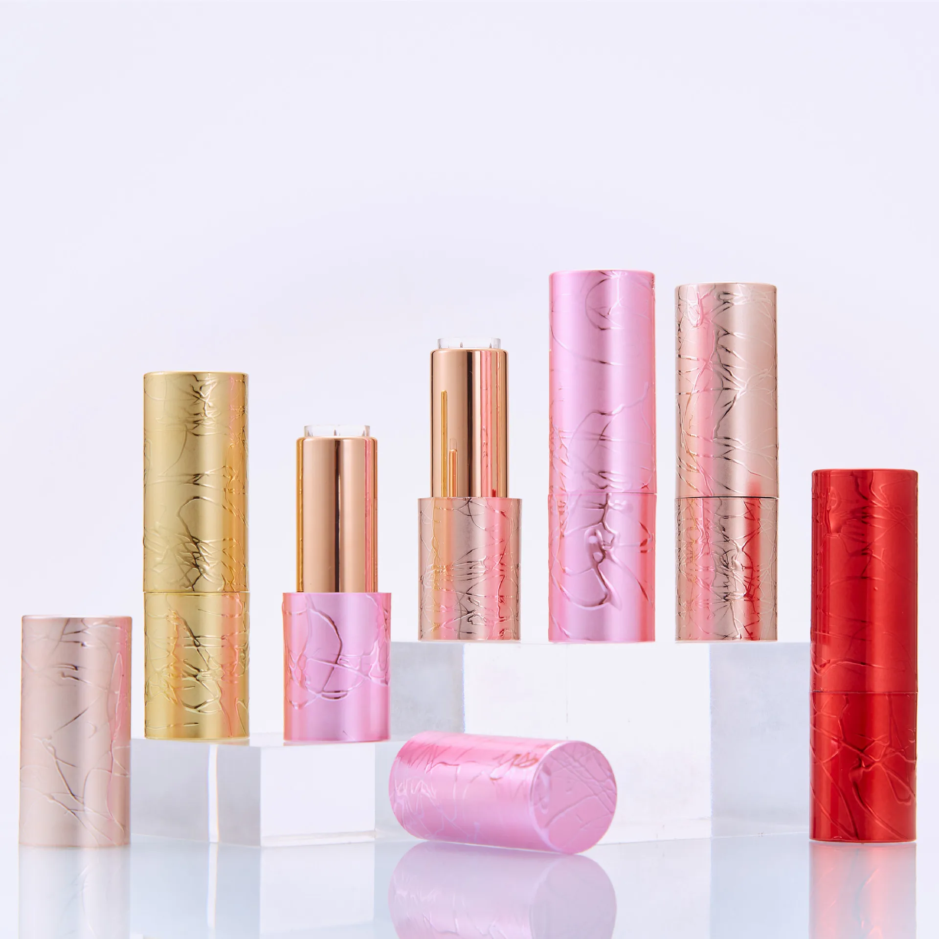 Spot hot selling 12.1mm Elegant and exquisite lines brushed magnetic buckle lipstick tube cosmetic packaging material