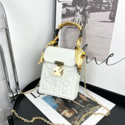 2022 New Summer Scarf Top Handle Fashion Box Bag Chain Lady Crossbody Purse Handbag