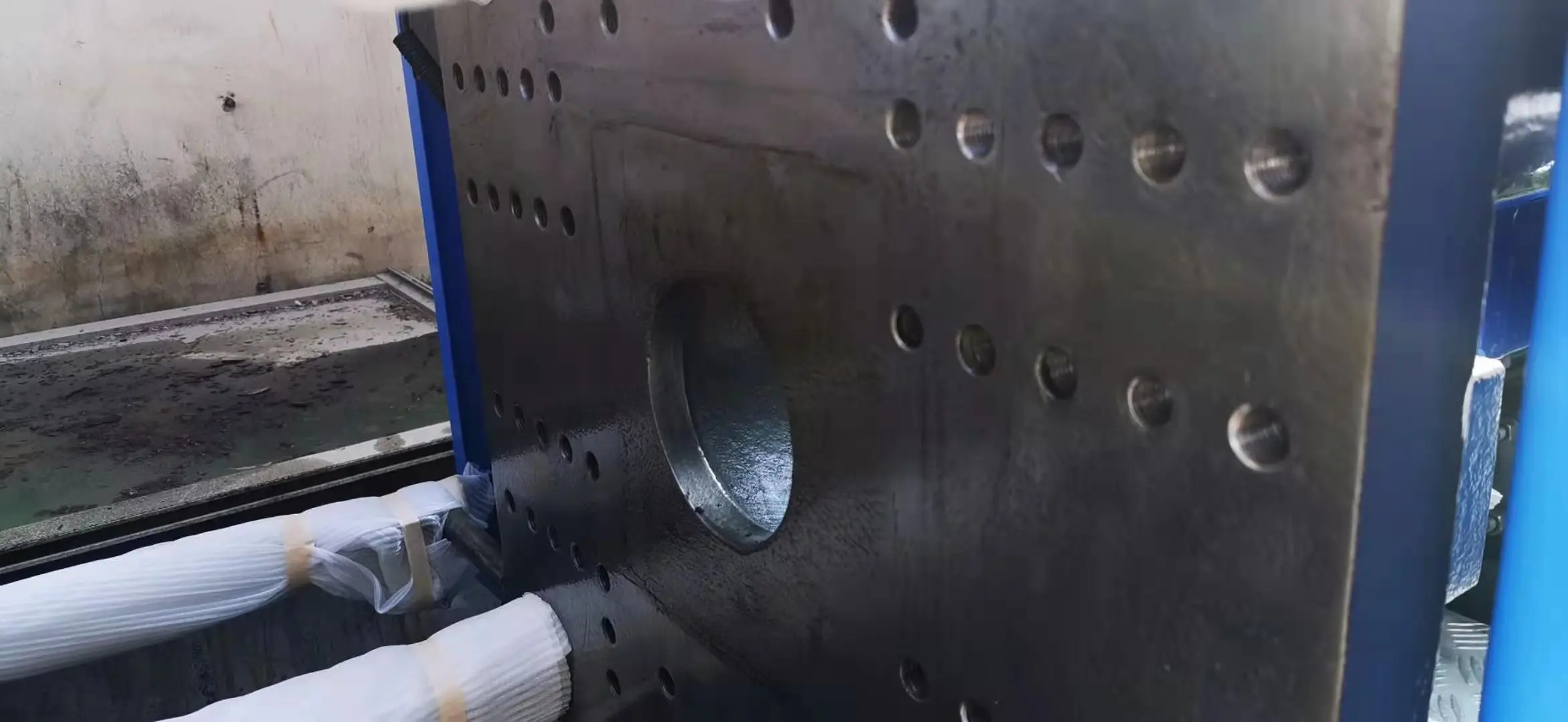 Использованные машины для литья под давлением оригинальные MA1200 пластиковые 120ton мусорного ящика