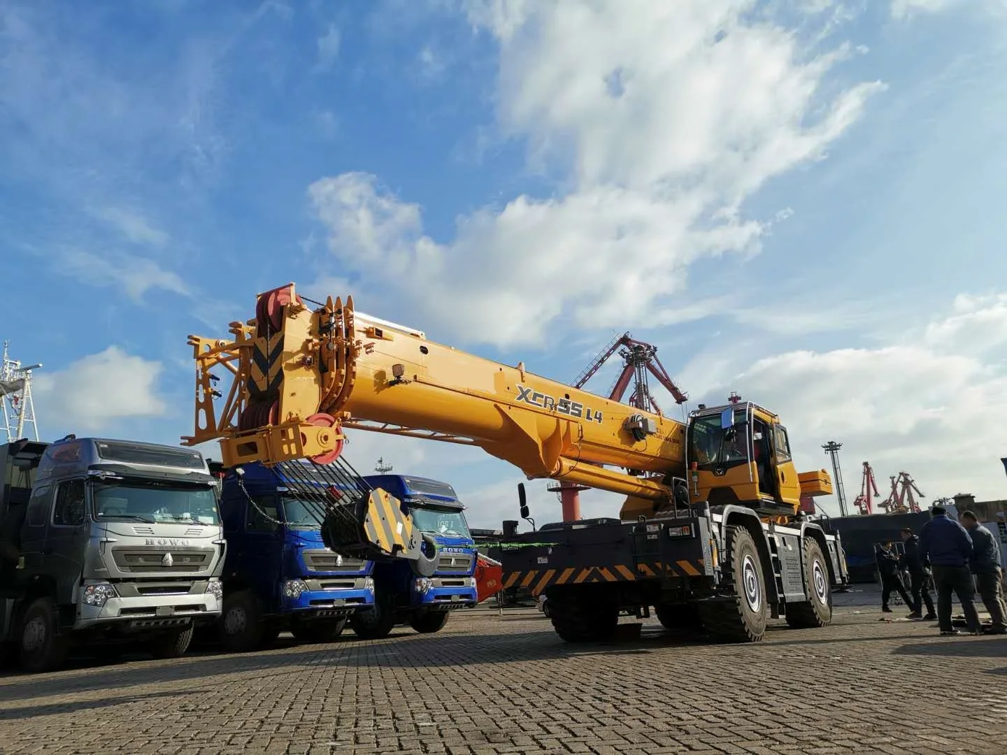 XCMG Brand Rough Terrain Crane XCR55L4 50 ton Mobile Crane For Sale