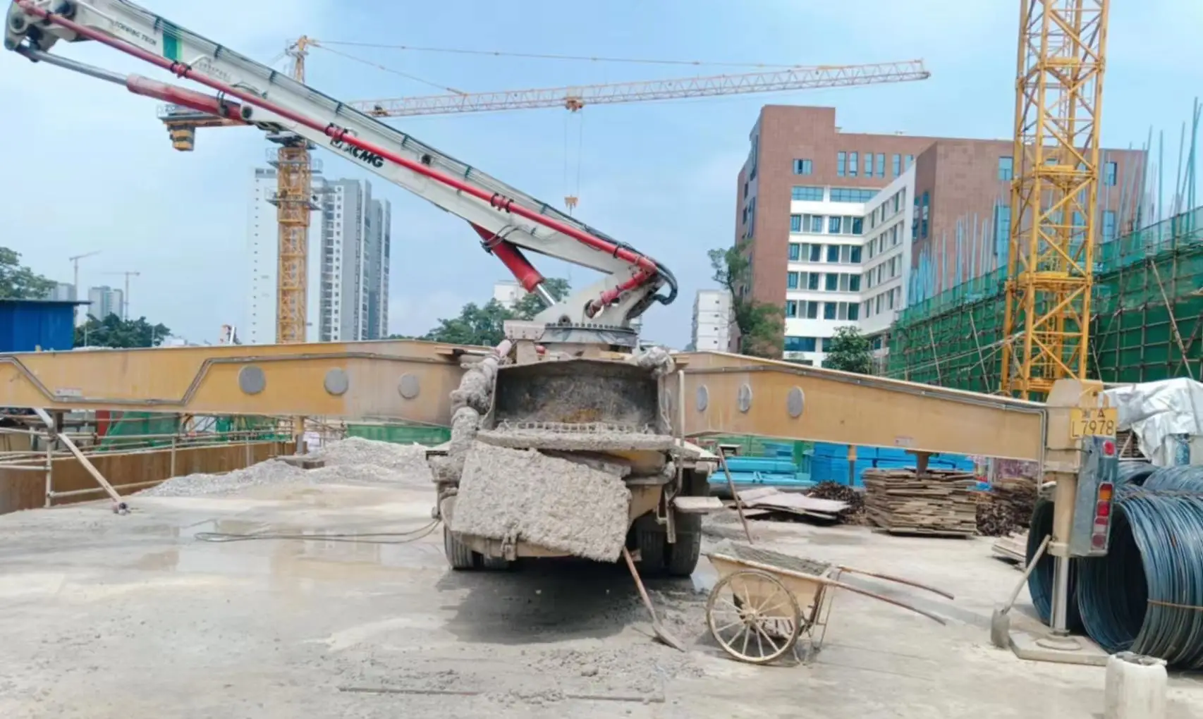 XCMG Official Second Hand 62m HB62V Truck Concrete Pump Used Diesel Mobile Concrete Pump For Sale