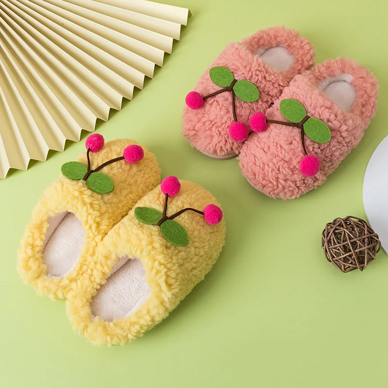 Детские меховые шлепанцы, хлопок, симпатичная вишня, домашняя шерстяная обувь для мальчиков и девочек, плюшевая обувь, домашние Нескользящие теплые хлопковые пушистые сандалии