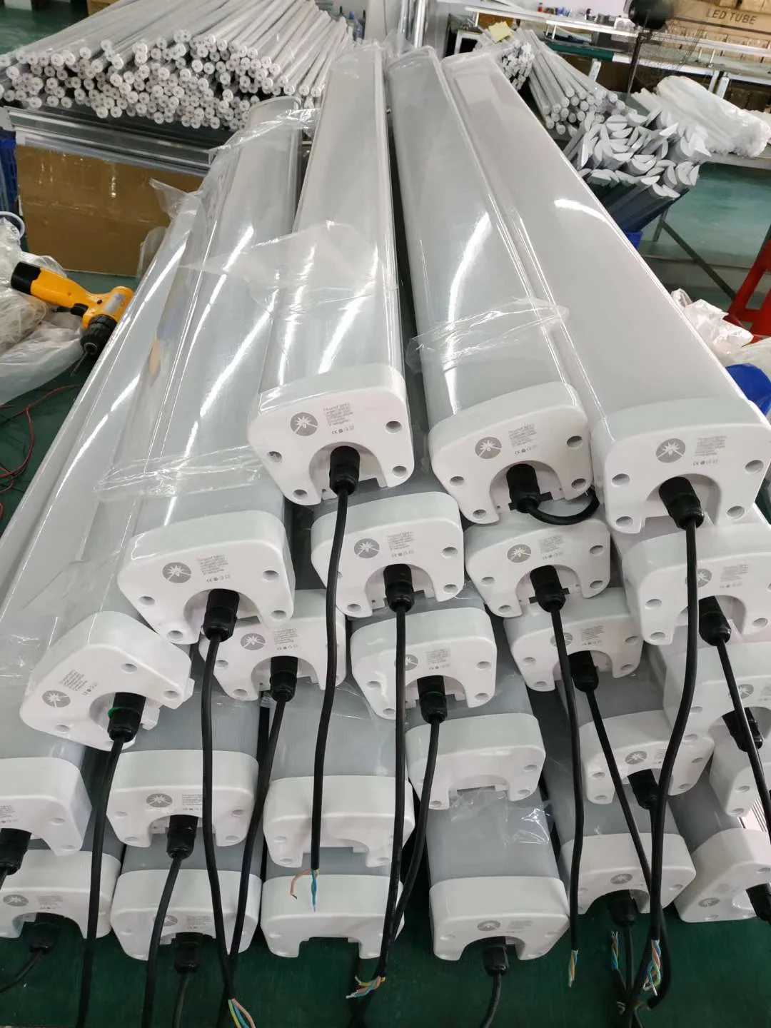 
Wholesale Hot Selling Rotatable 18 Inch Led Tube T8 