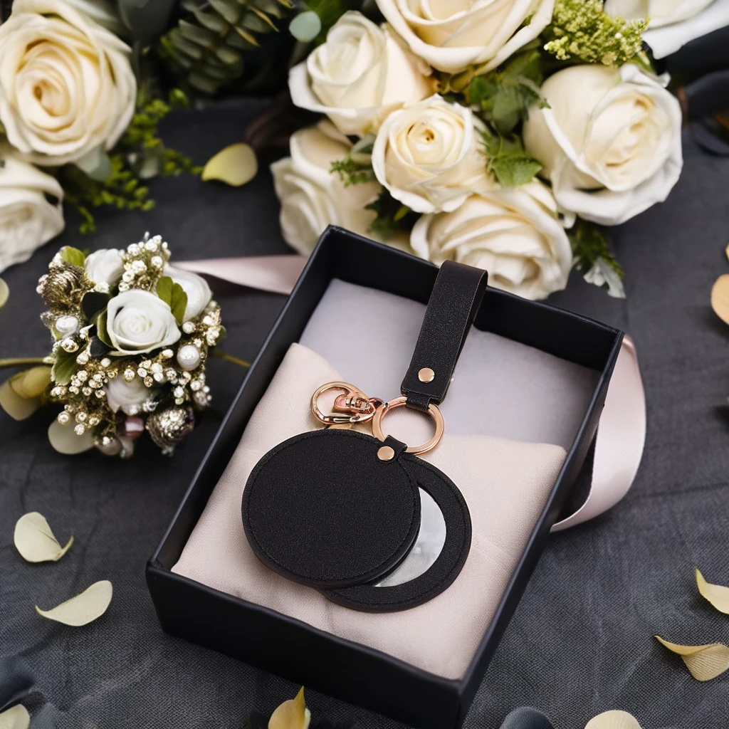 Round Pu Leather Makeup Mirror Keychain Carry-on Rotating Leather Mini Mirror for Travel Portable Keychain with Mirror