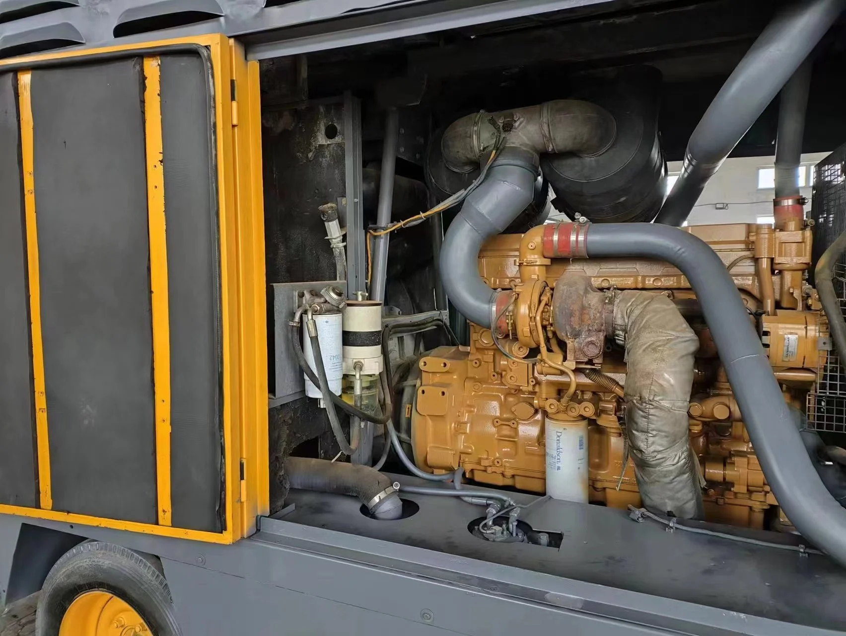 Используется atlas copco дешевая цена портативный винтовой дизельный компрессор для продажи