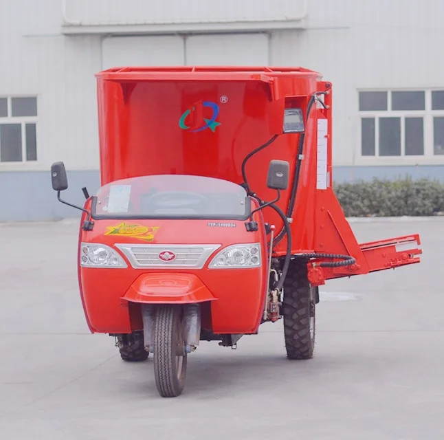 New self propelled TMR cattle feed mixer wagon straw mixer cow feed processing machine animal silage forage mixer for dairy farm